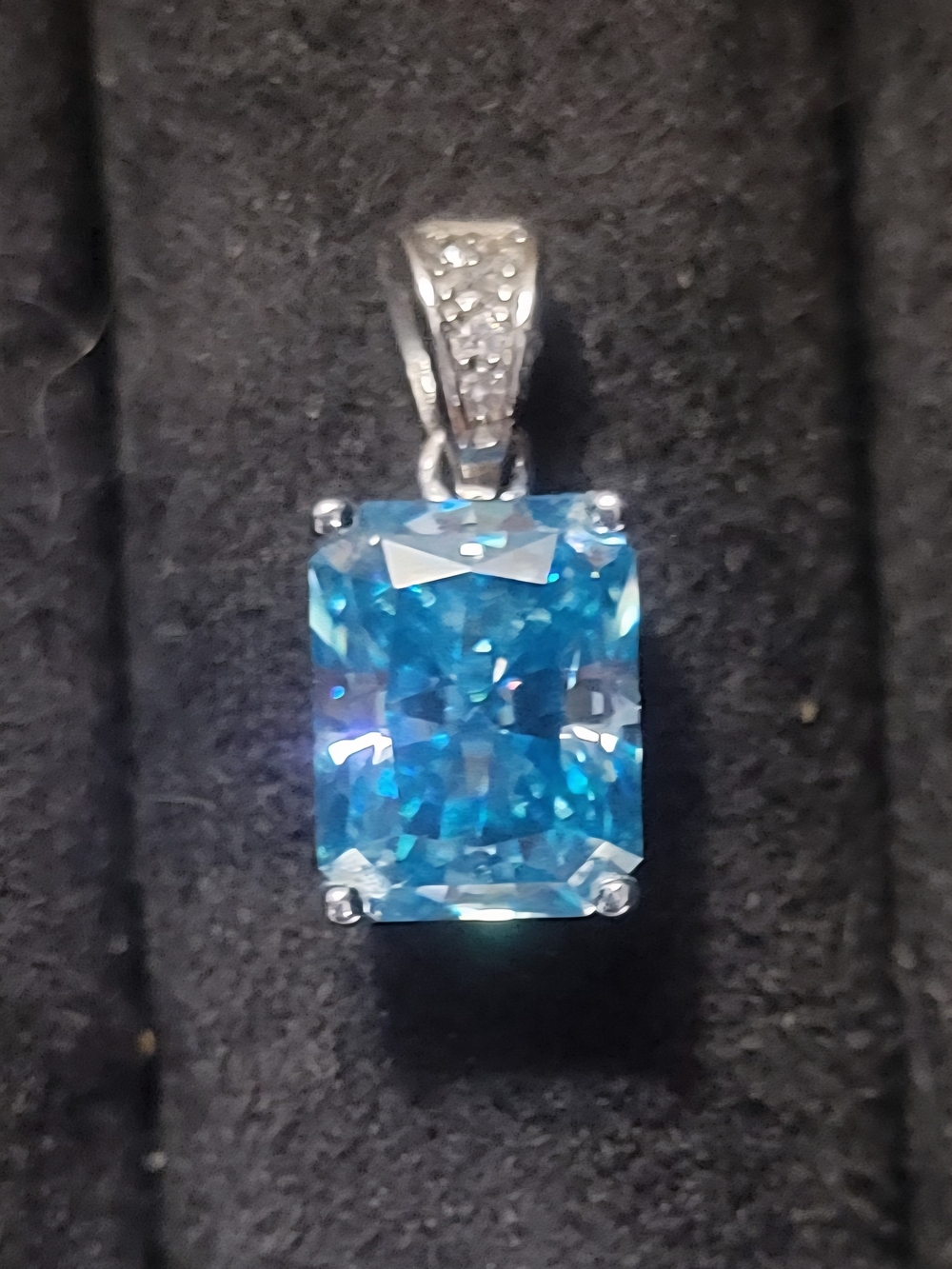 2-3ct Ocean Blue Moissanite Pendant In Pt950